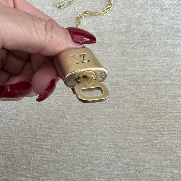 LOUIS VUITTON LOCK & KEY full inclusion w Italian 14kt plated chain Italy stamp🎁 - Picture 6 of 12